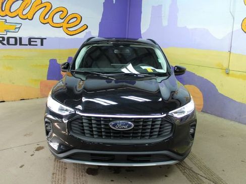 Used 2025 Ford Escape Platinum AWD/4WD image 3