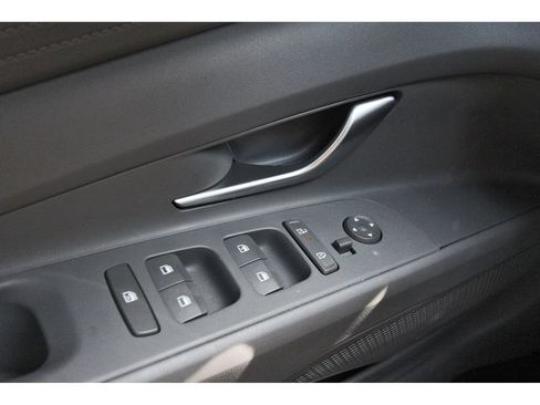 Certified 2026 Hyundai Elantra SE FWD image 23