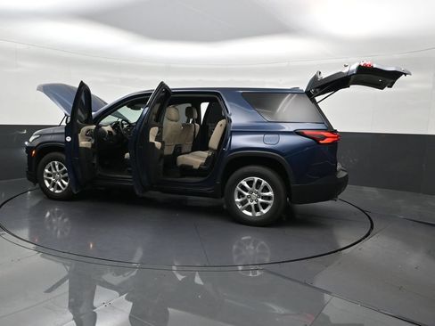 Used 2023 Chevrolet Traverse LS FWD image 34