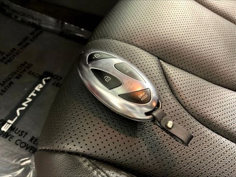 Used 2025 Hyundai Elantra Limited FWD image 34