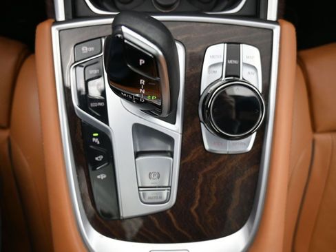 Used 2022 BMW 750i xDrive 750i xDrive w/ Executive Package image 18