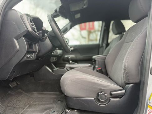 Used 2018 Toyota Tacoma TRD Sport image 13