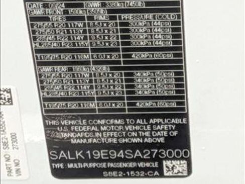 Certified 2025 Land Rover Range Rover Autobiography AWD/4WD image 26