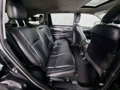 Used 2019 Toyota Highlander XLE AWD/4WD image 27
