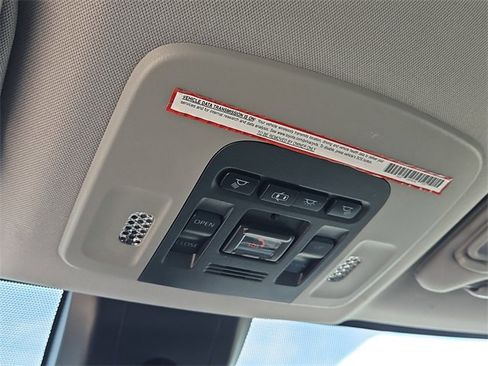 Used 2020 Toyota Camry SE image 29