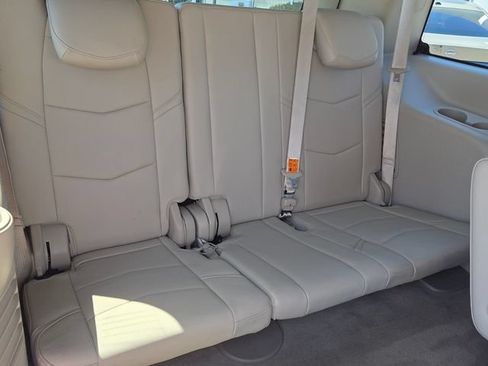 Used 2020 Cadillac Escalade Luxury AWD/4WD image 16