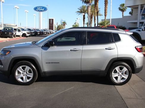 Used 2022 Jeep Compass Latitude FWD image 4