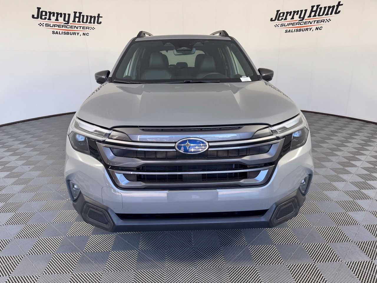 Used 2025 Subaru Forester Limited w/ Popular Package #2 AWD/4WD image 5