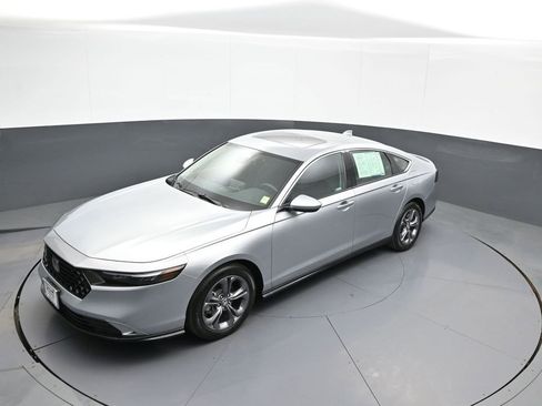 Used 2024 Honda Accord EX image 34