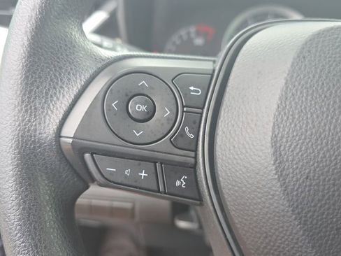 Used 2020 Toyota Corolla LE FWD image 19