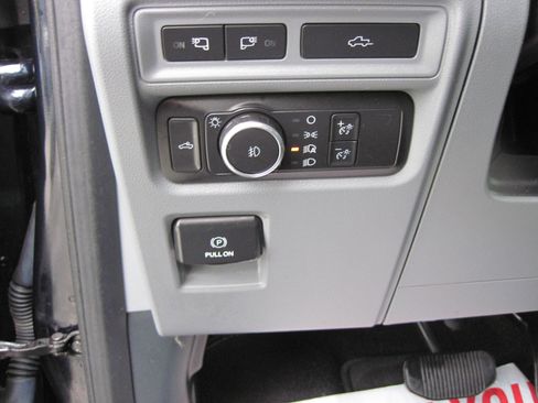 Used 2022 Ford F150 XLT w/ Equipment Group 302A High image 11