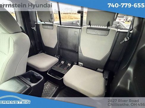 Used 2017 Toyota Tacoma TRD Sport image 6