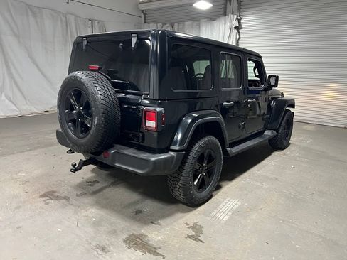 Used 2022 Jeep Wrangler Unlimited Sahara AWD/4WD image 7