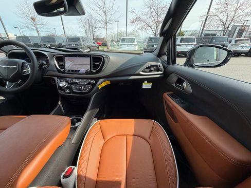 New 2026 Chrysler Pacifica Pinnacle FWD image 14
