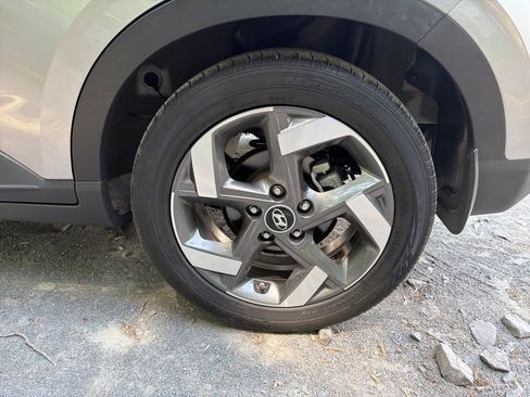 Certified 2023 Hyundai Venue SEL FWD image 6