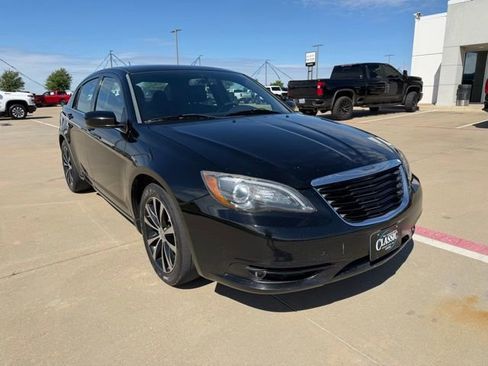 Used 2012 Chrysler 200 Touring image 1