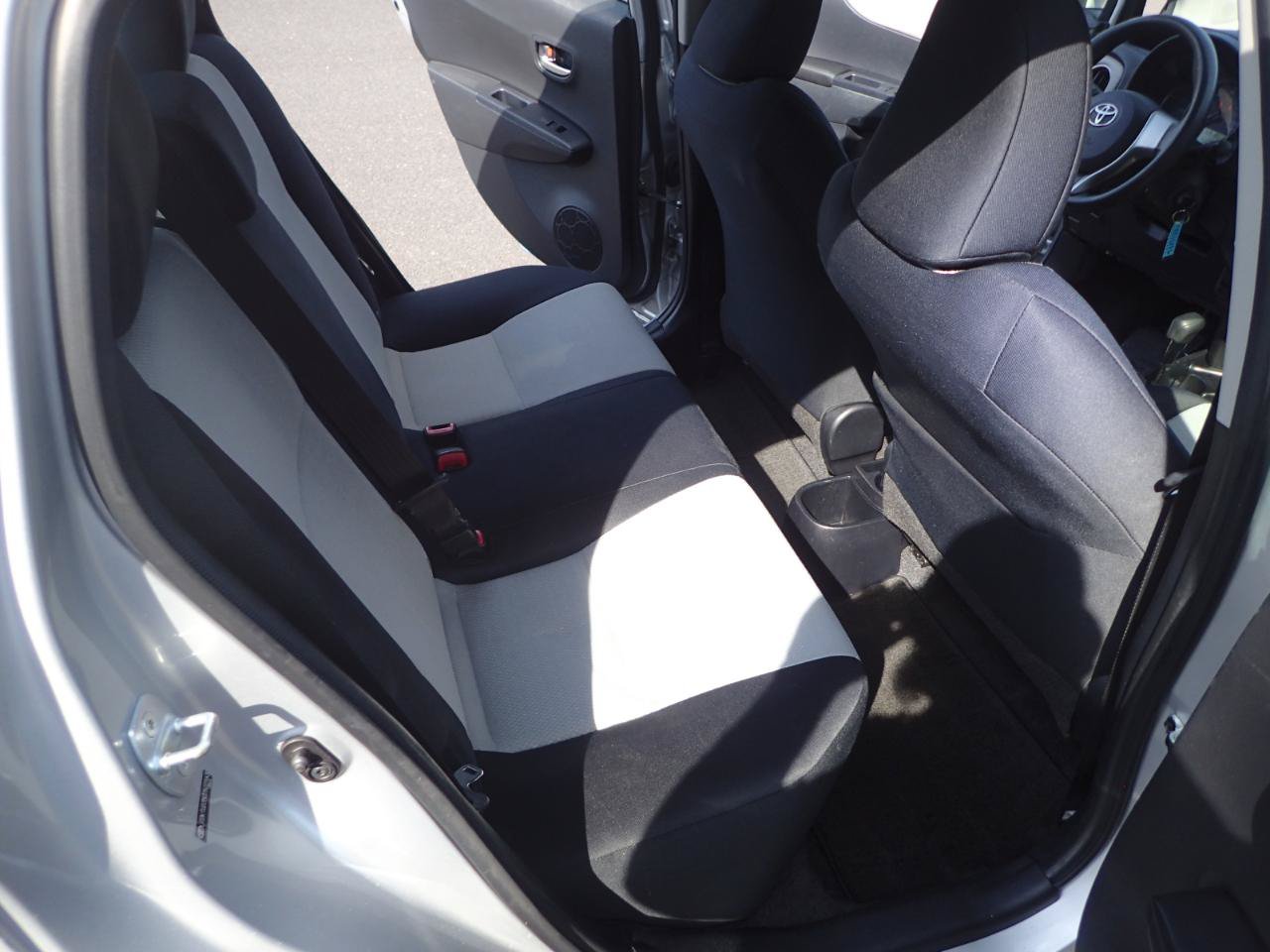 Used 2012 Toyota Yaris LE FWD image 12