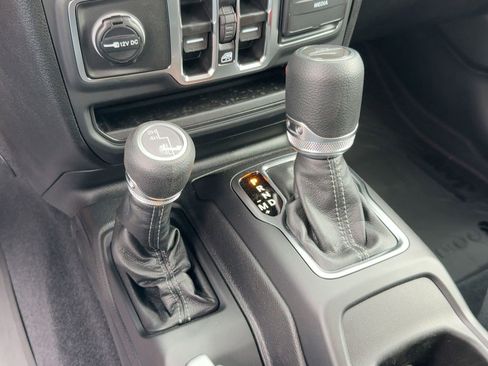 New 2025 Jeep Gladiator Sport image 16