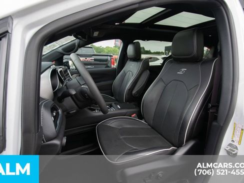 Used 2024 Chrysler Pacifica Limited w/ S Appearance Package image 11