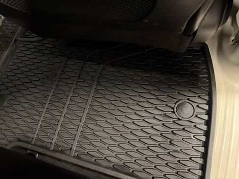 Used 2024 Chrysler Pacifica Touring-L w/ Road Tripper Package image 29