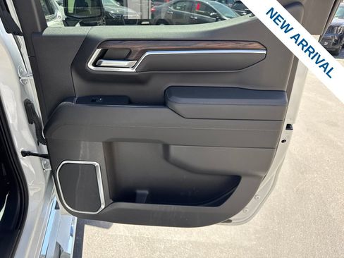 Used 2023 GMC Sierra 1500 SLT w/ SLT Premium Package AWD/4WD image 12