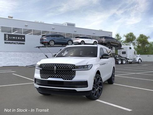 New 2026 Lincoln Navigator L Reserve AWD/4WD image 2