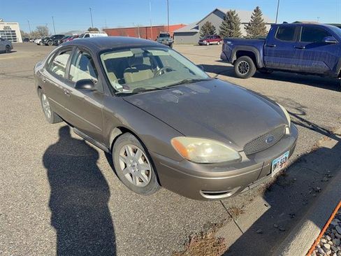 Used 2007 Ford Taurus SE image 2