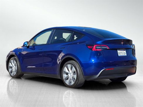 Used 2021 Tesla Model Y Long Range image 6