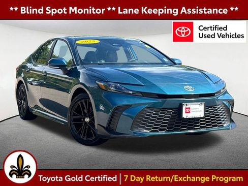 Certified 2025 Toyota Camry SE image 1