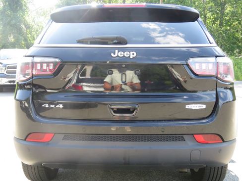 Used 2020 Jeep Compass Latitude AWD/4WD image 6