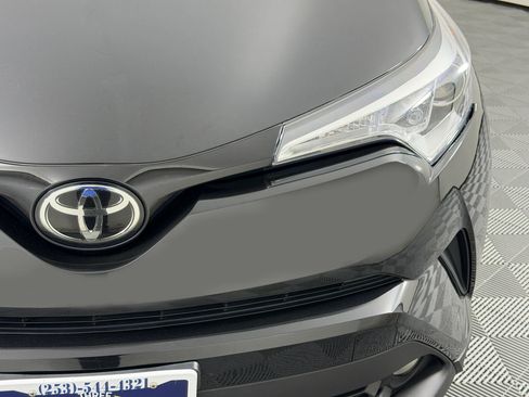 Used 2018 Toyota C-HR XLE FWD image 4