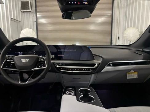 New 2025 Cadillac Lyriq Luxury image 33