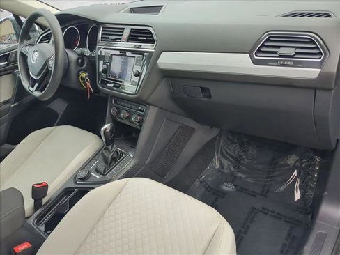 Used 2018 Volkswagen Tiguan S image 20