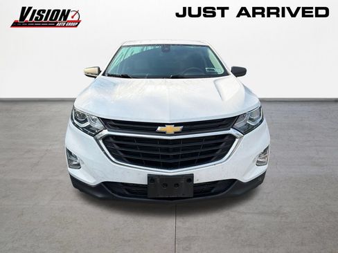 Used 2021 Chevrolet Equinox LS w/ LS Convenience Package AWD/4WD image 2