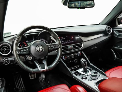 Used 2022 Alfa Romeo Giulia Veloce RWD image 5