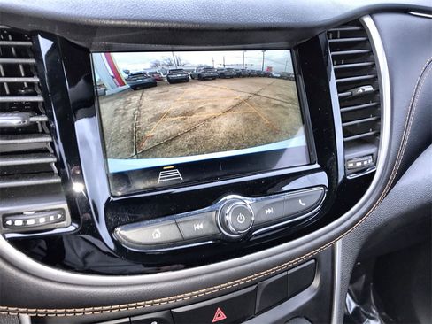 Used 2019 Chevrolet Trax LT w/ LT Convenience Package image 16