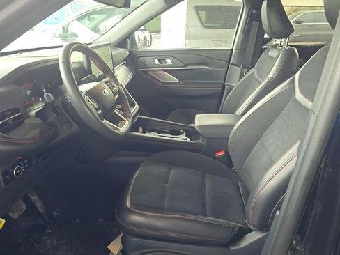 Used 2025 Ford Explorer ST AWD/4WD image 5