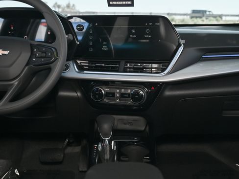 New 2026 Chevrolet Trax LT w/ Sunroof Package image 24