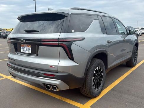 Used 2025 Chevrolet Traverse Z71 AWD/4WD image 3