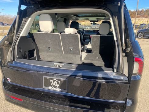 Used 2025 Lincoln Navigator Reserve image 35