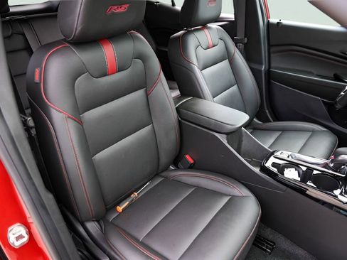 Used 2024 Chevrolet Trax RS w/ Sunroof Package FWD image 32