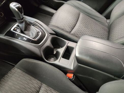 Used 2020 Nissan Rogue S image 26