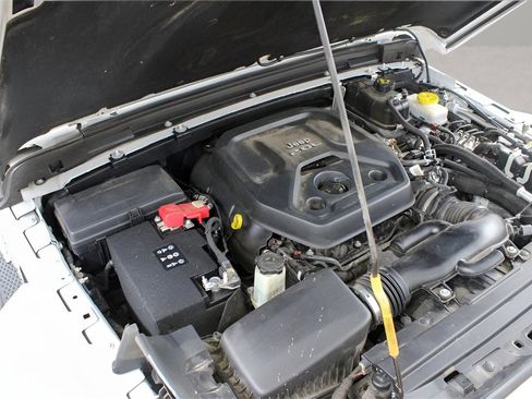 Used 2019 Jeep Wrangler Unlimited Sahara w/ Safety Group image 27