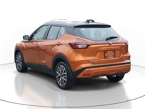 Used 2023 Nissan Kicks SV image 3