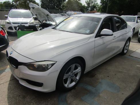 Used 2013 BMW 320i Sedan image 1