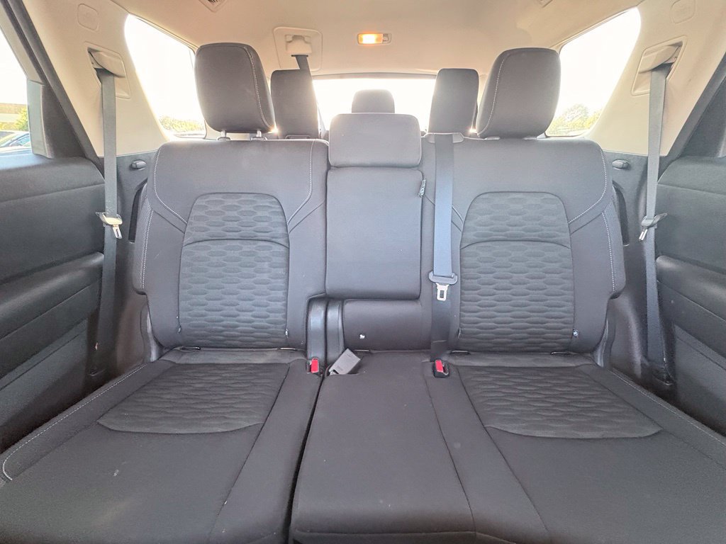 Used 2025 Nissan Pathfinder SV FWD image 31