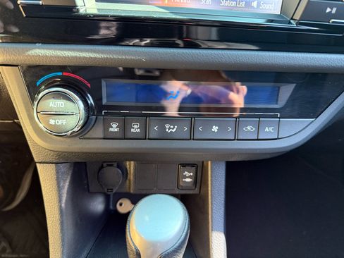 Used 2016 Toyota Corolla S Premium image 28