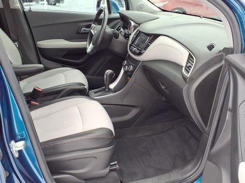 Used 2020 Chevrolet Trax LT w/ LT Convenience Package image 21