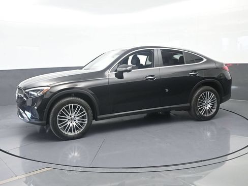 Used 2025 Mercedes-Benz GLC 300 4MATIC image 2
