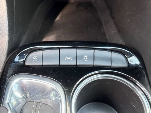 Used 2023 Buick Encore GX Essence FWD image 19